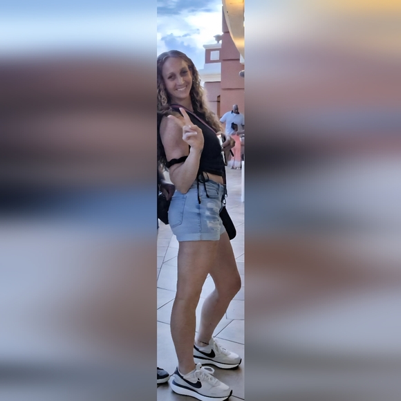 Meet your Posher, Jennifer - Picture 3 of 7